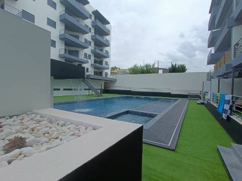 Apartamento T3 em Condomínio com Piscina e jardim novo a estrear!!!