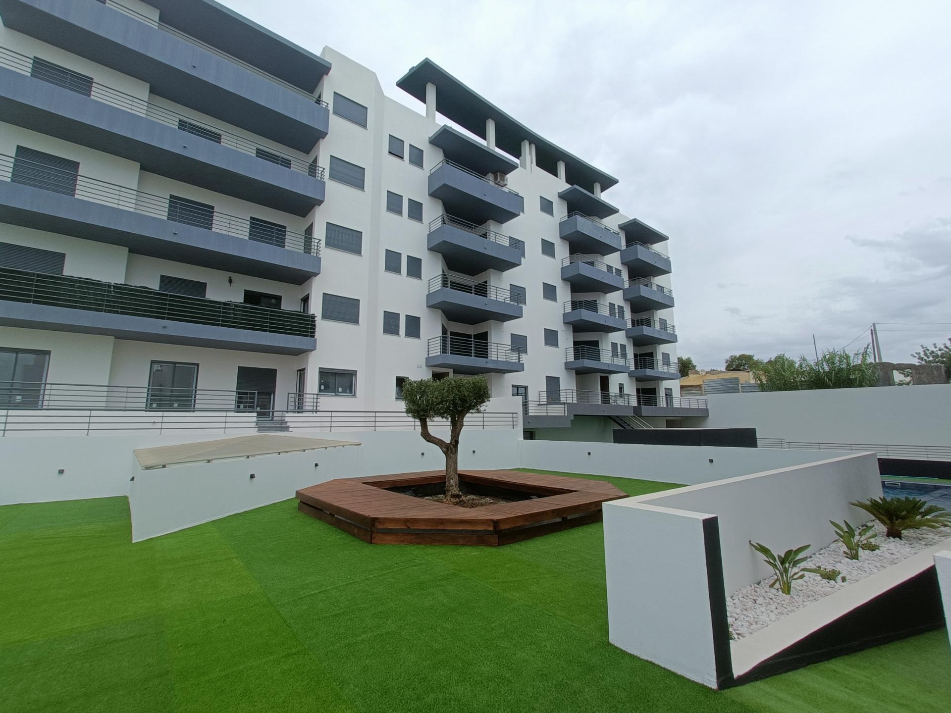 Apartamento T3 em Condomínio com Piscina e jardim novo a estrear!!!