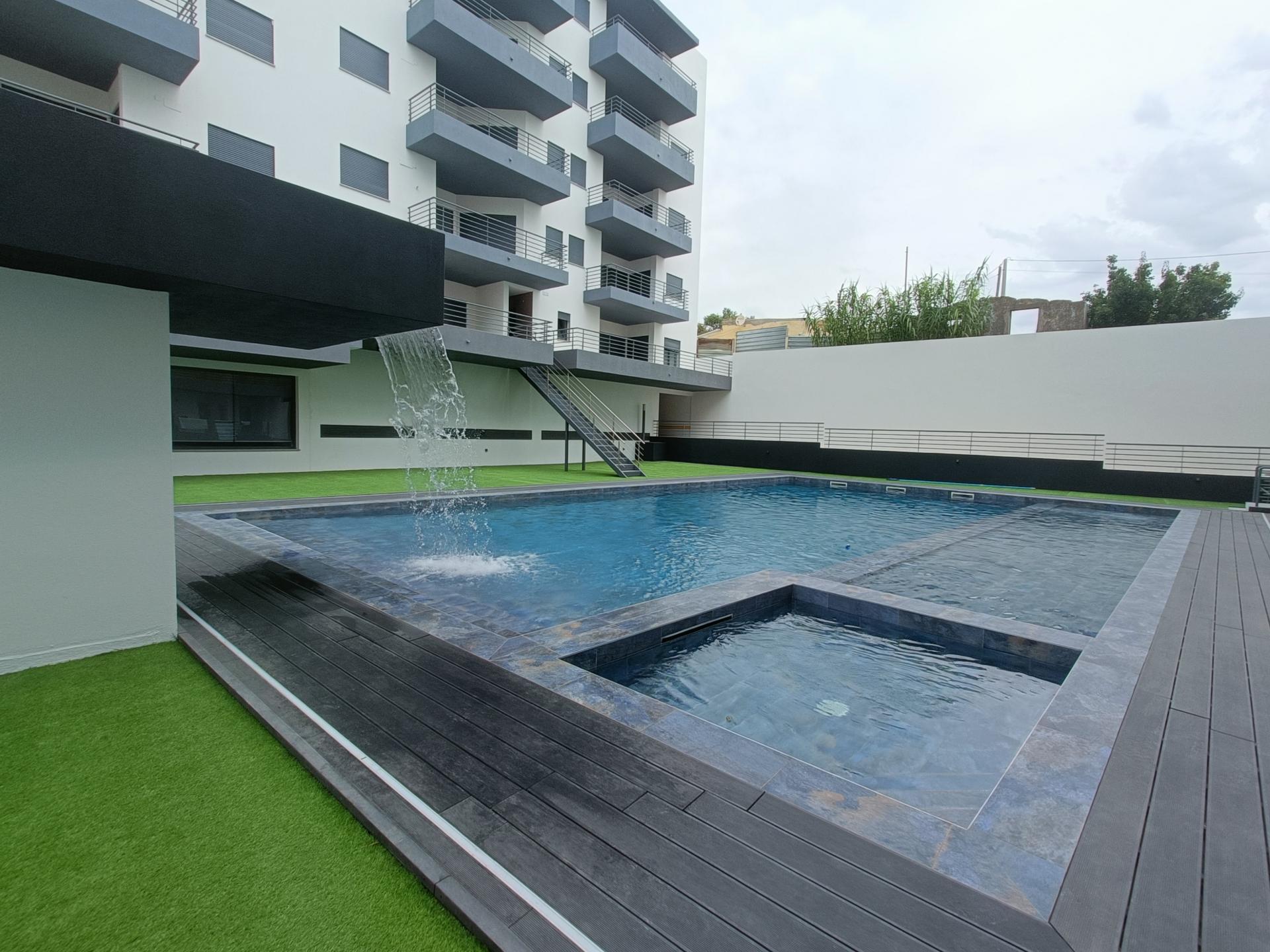 Apartamento T3 em Condomínio com Piscina e jardim novo a estrear!!!