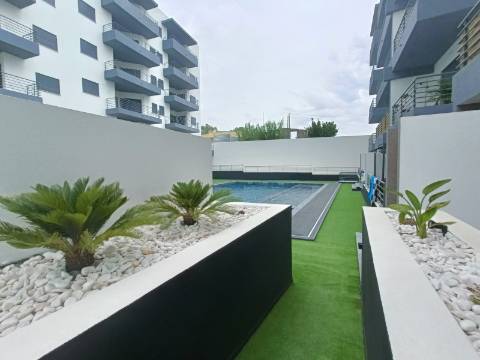 Apartamento T3 em Condomínio com Piscina e jardim novo a estrear!!!