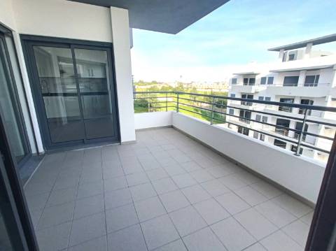 Apartamento T3 em Condomínio com Piscina e jardim novo a estrear!!!