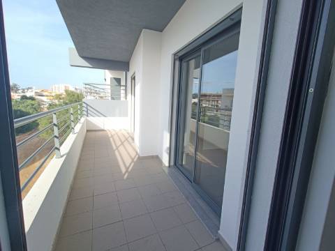 Apartamento T3 em Condomínio com Piscina e jardim novo a estrear!!!