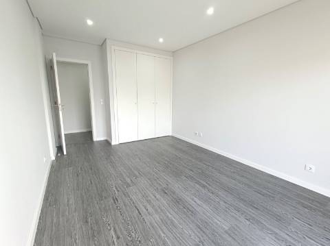 Apartamento T3 em Condomínio com Piscina e jardim novo a estrear!!!