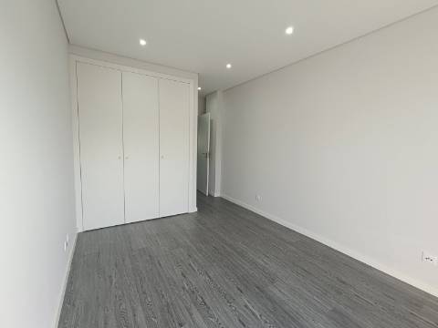Apartamento T3 em Condomínio com Piscina e jardim novo a estrear!!!