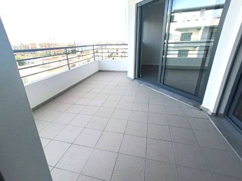 Apartamento T3 em Condomínio com Piscina e jardim novo a estrear!!!
