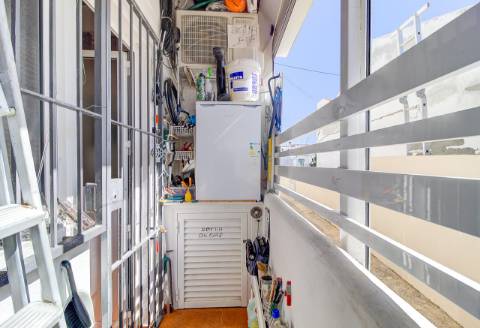 Casa Térrea T2 Renovada e totalmente Mobilada com parqueamento . Terraço. Marquise com BBQ.