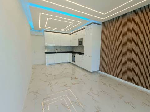 Apartamento T3, com estacionamento, na primeira linha de Quarteira.