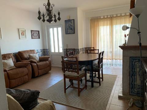 Arrendamento Anual - Moradia T4 de Charme na Praia da Lota (Manta Rota)