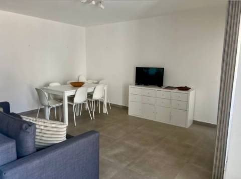 Apartamento T2 Mobilado com Elevador e Varandas