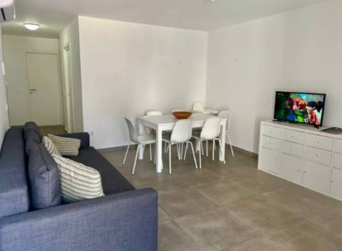 Apartamento T2 Mobilado com Elevador e Varandas