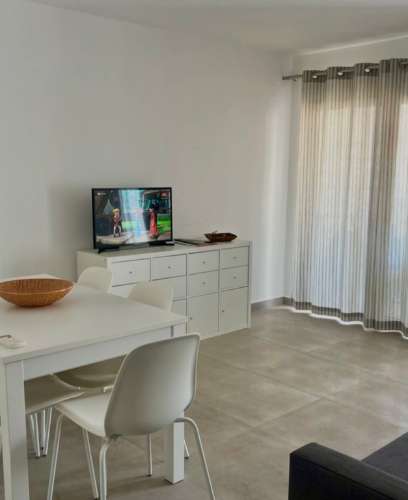 Apartamento T2 Mobilado com Elevador e Varandas
