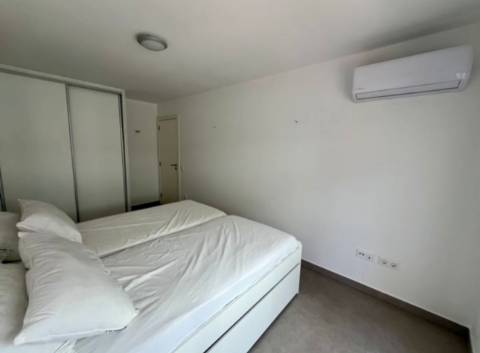 Apartamento T2 Mobilado com Elevador e Varandas