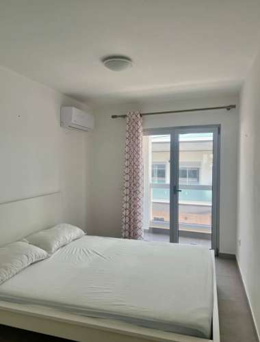 Apartamento T2 Mobilado com Elevador e Varandas