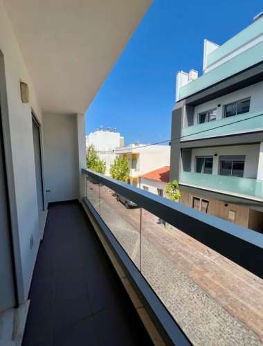 Apartamento T2 Mobilado com Elevador e Varandas