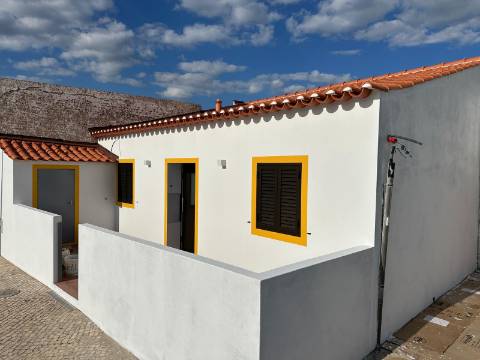 Moradia T2+1 Centro de Castro Marim - disponível de outubro a junho!