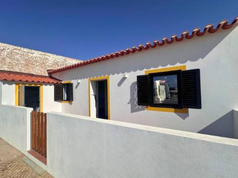 Moradia T2+1 Centro de Castro Marim - disponível de outubro a junho!
