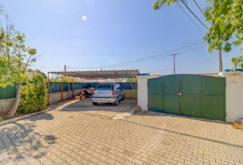 Moradia T5 com Terreno Urbano de 1.972 m² em Monte Francisco - Um Refúgio Tranquilo com Vista Aberta