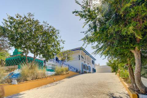 Moradia T5 com Terreno Urbano de 1.972 m² em Monte Francisco - Um Refúgio Tranquilo com Vista Aberta