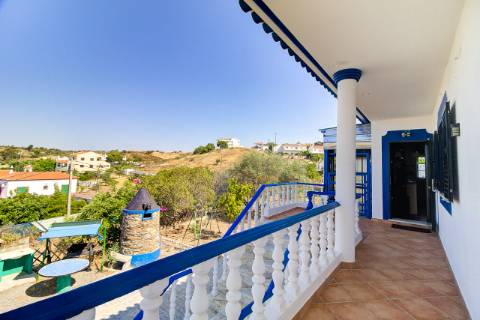 Moradia T5 com Terreno Urbano de 1.972 m² em Monte Francisco - Um Refúgio Tranquilo com Vista Aberta