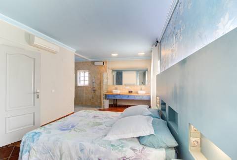 Moradia T5 com Terreno Urbano de 1.972 m² em Monte Francisco - Um Refúgio Tranquilo com Vista Aberta