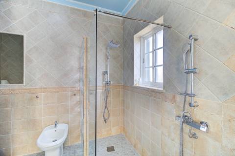 Moradia T5 com Terreno Urbano de 1.972 m² em Monte Francisco - Um Refúgio Tranquilo com Vista Aberta