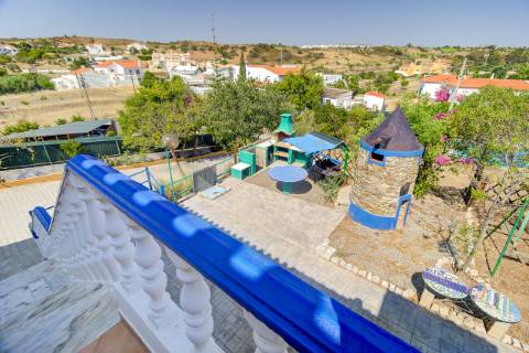 Moradia T5 com Terreno Urbano de 1.972 m² em Monte Francisco - Um Refúgio Tranquilo com Vista Aberta