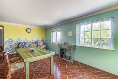 Moradia T5 com Terreno Urbano de 1.972 m² em Monte Francisco - Um Refúgio Tranquilo com Vista Aberta