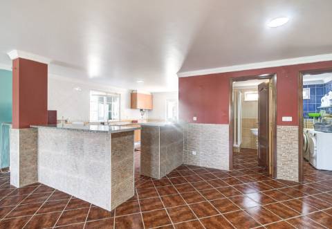 Moradia T5 com Terreno Urbano de 1.972 m² em Monte Francisco - Um Refúgio Tranquilo com Vista Aberta