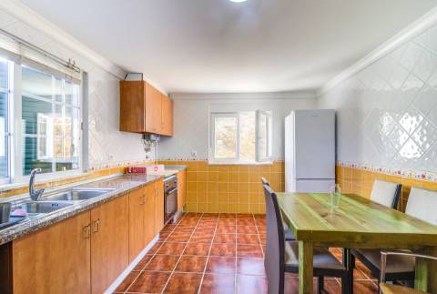 Moradia T5 com Terreno Urbano de 1.972 m² em Monte Francisco - Um Refúgio Tranquilo com Vista Aberta