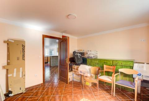 Moradia T5 com Terreno Urbano de 1.972 m² em Monte Francisco - Um Refúgio Tranquilo com Vista Aberta