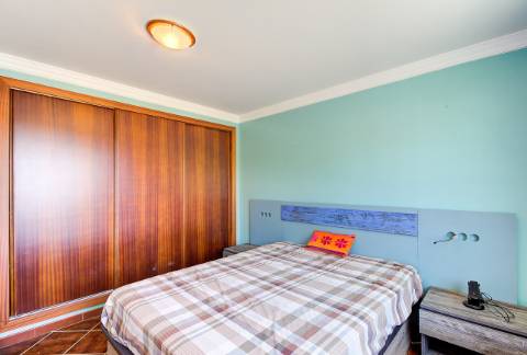 Moradia T5 com Terreno Urbano de 1.972 m² em Monte Francisco - Um Refúgio Tranquilo com Vista Aberta