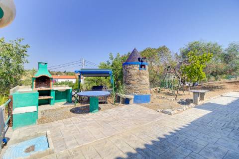 Moradia T5 com Terreno Urbano de 1.972 m² em Monte Francisco - Um Refúgio Tranquilo com Vista Aberta