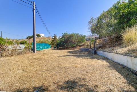 Moradia T5 com Terreno Urbano de 1.972 m² em Monte Francisco - Um Refúgio Tranquilo com Vista Aberta