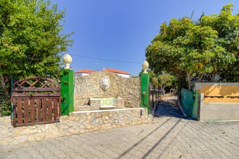 Moradia T5 com Terreno Urbano de 1.972 m² em Monte Francisco - Um Refúgio Tranquilo com Vista Aberta