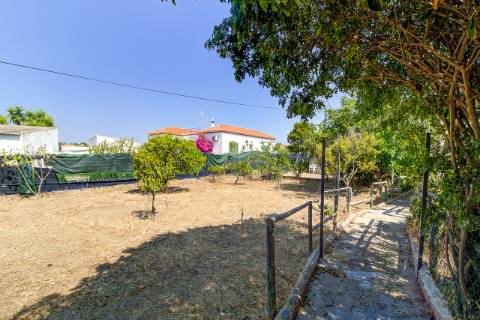 Moradia T5 com Terreno Urbano de 1.972 m² em Monte Francisco - Um Refúgio Tranquilo com Vista Aberta