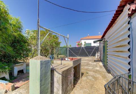 Moradia T5 com Terreno Urbano de 1.972 m² em Monte Francisco - Um Refúgio Tranquilo com Vista Aberta