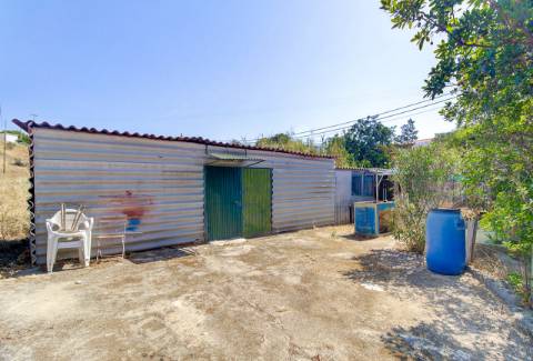 Moradia T5 com Terreno Urbano de 1.972 m² em Monte Francisco - Um Refúgio Tranquilo com Vista Aberta