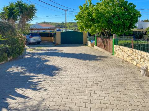 Moradia T5 com Terreno Urbano de 1.972 m² em Monte Francisco - Um Refúgio Tranquilo com Vista Aberta