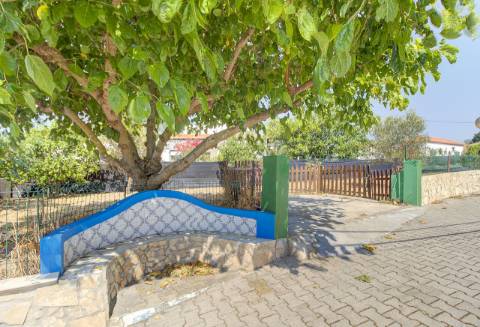 Moradia T5 com Terreno Urbano de 1.972 m² em Monte Francisco - Um Refúgio Tranquilo com Vista Aberta