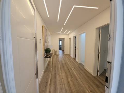 Fantástica; Moradia V4 Independente com Piscina na Herdade da Aroeira, excelente oportunidade