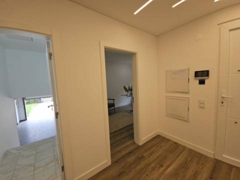 Fantástica; Moradia V4 Independente com Piscina na Herdade da Aroeira, excelente oportunidade