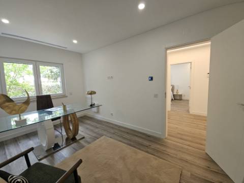 Fantástica; Moradia V4 Independente com Piscina na Herdade da Aroeira, excelente oportunidade