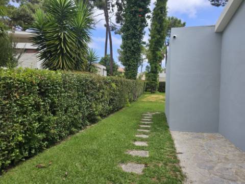 Fantástica; Moradia V4 Independente com Piscina na Herdade da Aroeira, excelente oportunidade