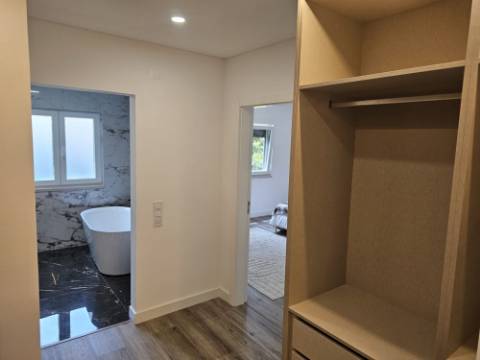 Fantástica; Moradia V4 Independente com Piscina na Herdade da Aroeira, excelente oportunidade