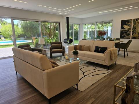 Fantástica; Moradia V4 Independente com Piscina na Herdade da Aroeira, excelente oportunidade