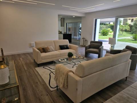 Fantástica; Moradia V4 Independente com Piscina na Herdade da Aroeira, excelente oportunidade