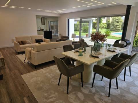 Fantástica; Moradia V4 Independente com Piscina na Herdade da Aroeira, excelente oportunidade