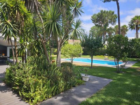 Fantástica; Moradia V4 Independente com Piscina na Herdade da Aroeira, excelente oportunidade