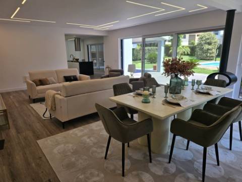 Fantástica; Moradia V4 Independente com Piscina na Herdade da Aroeira, excelente oportunidade