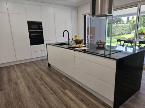 Fantástica; Moradia V4 Independente com Piscina na Herdade da Aroeira, excelente oportunidade